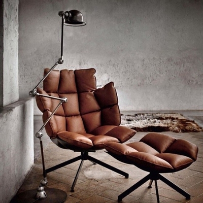 Chine Les jambes extérieures en bois solide de chaise de bras de fibre de verre de cosse confortables écume la taille 44 cm fournisseur
