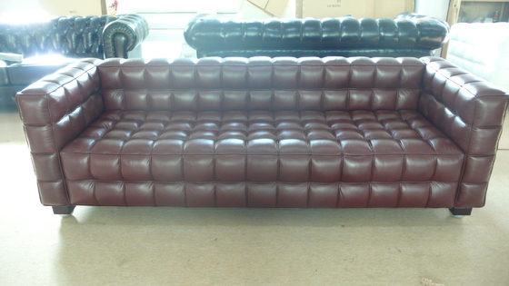 Chine Sofa moderne de cuir de 3 Seater, sofa de grille de jambes en bois solide 228 * 88 * 79cm fournisseur
