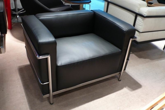 Chine Sofa en cuir de Le Corbusier Lc2 de coussin de bureau, GV sectionnel de sofa de  Lc2 fournisseur